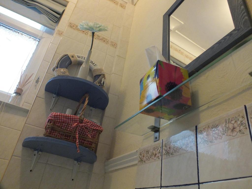 Leonardos pensión Swansea Habitación foto