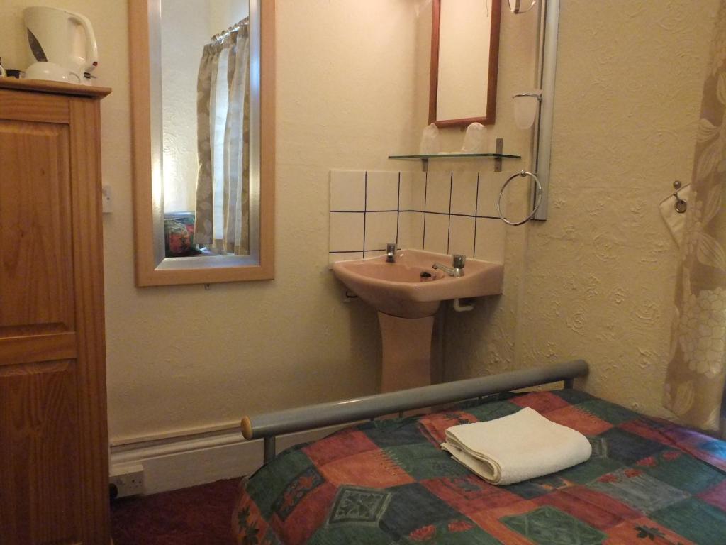 Leonardos pensión Swansea Habitación foto